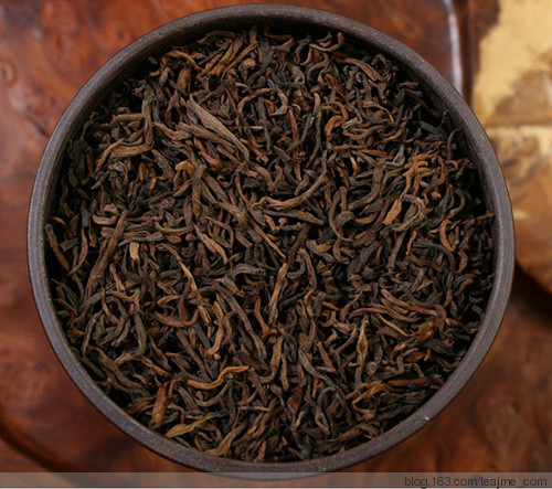 如何辨别普洱熟茶的堆味和仓味？                                                                                                                                                                         